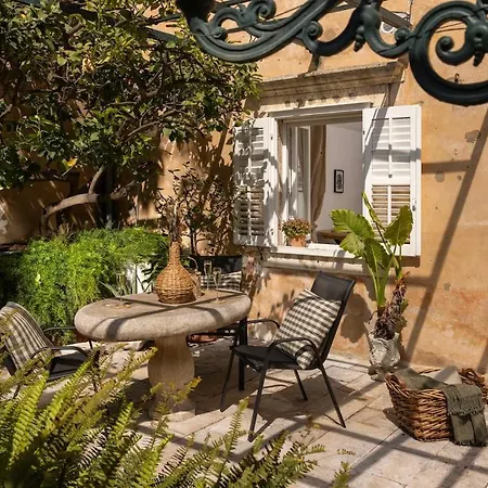 Ivo's Garden Apartment, Near The Old Town Apartment *
